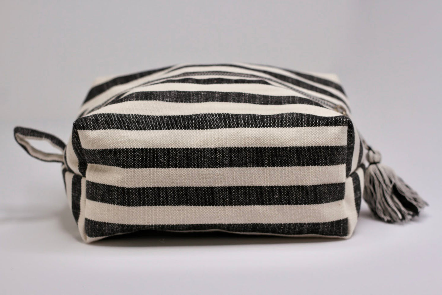 Handgemachte Kosmetiktasche Ole in Schwarz/Weiß - Twistify