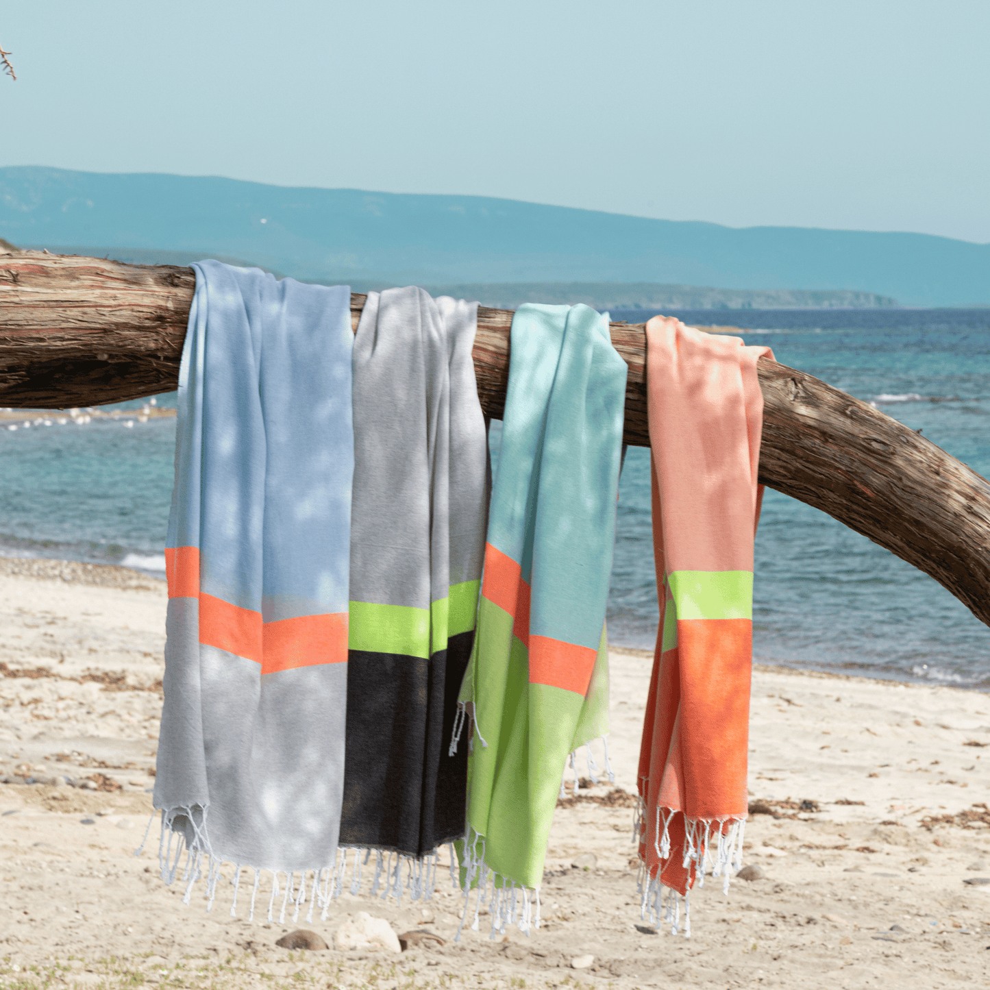 Neon Two-in-One Strandtuch und Tasche mit recycelter Baumwolle - Twistify