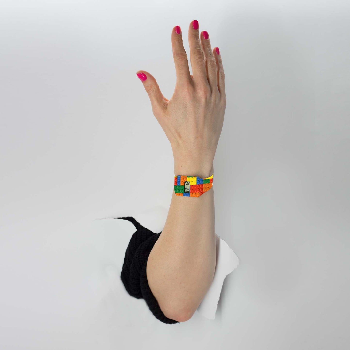Innovative digitale Armbanduhr aus Tyvek® - Twistify